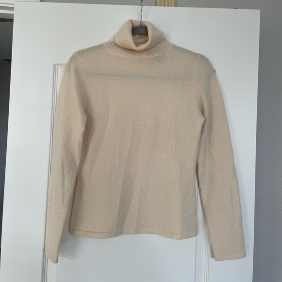 Neiman Marcus Sweaters - Neiman Marcus Cashmere Turtleneck